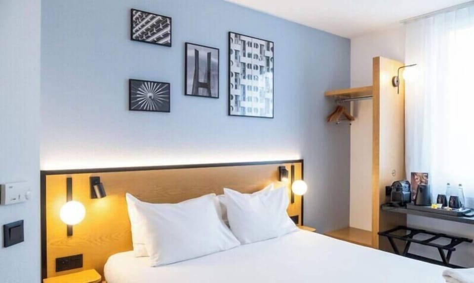 Premium Room, 2 Twin Beds | Desk, blackout drapes, soundproofing, free cribs/infant beds