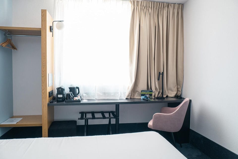 Desk, blackout drapes, soundproofing, cribs (free)