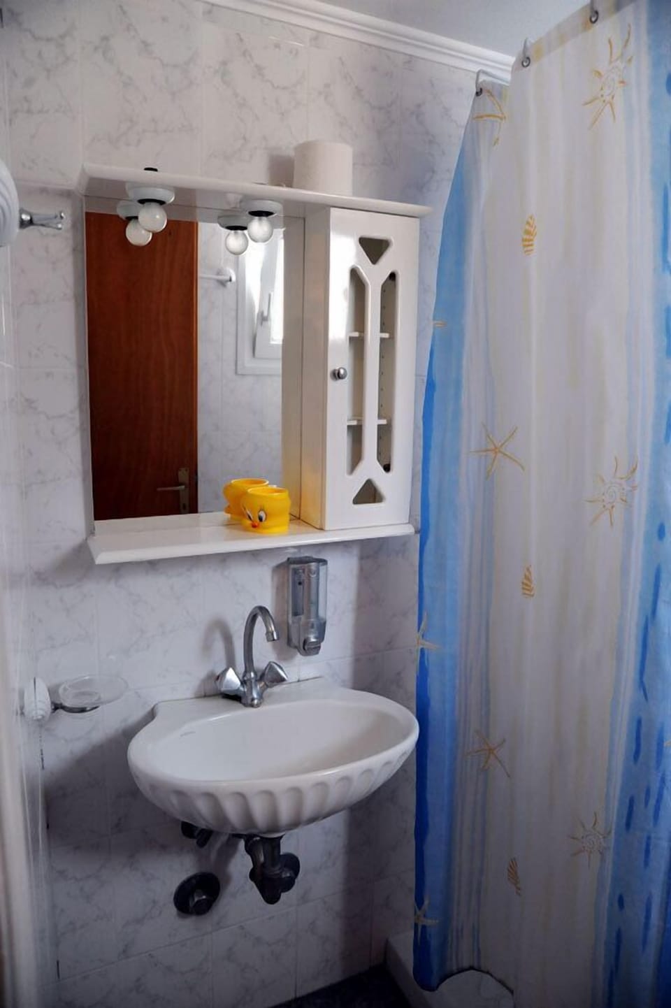 Double Room | Bathroom | Shower, hair dryer, towels