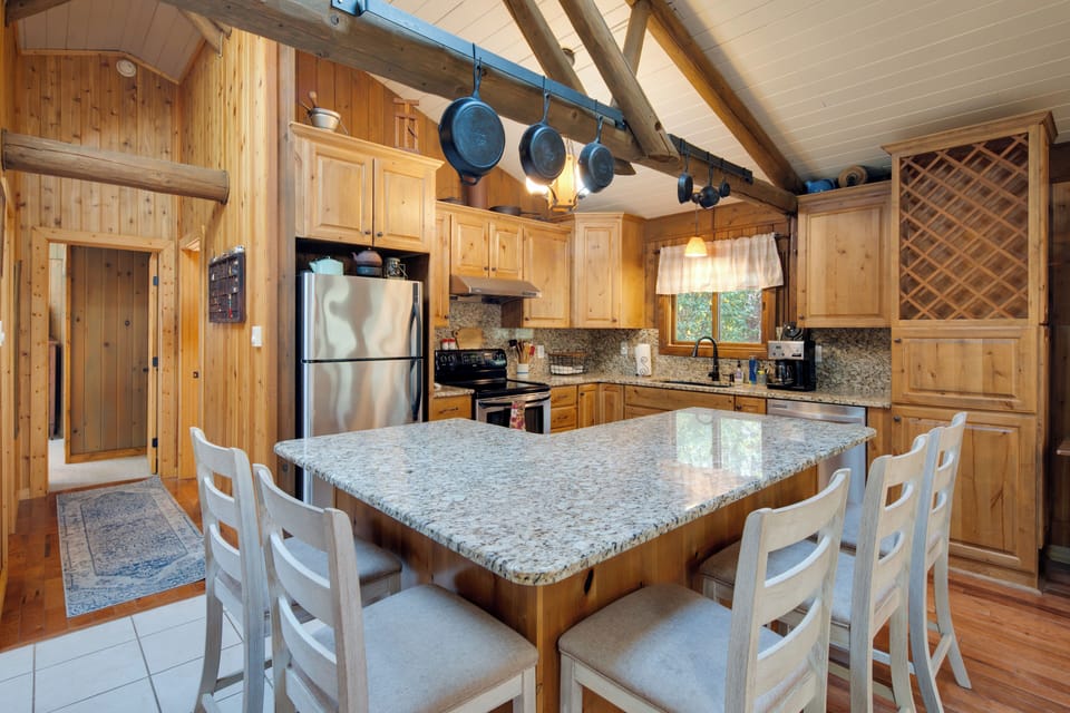 House (4 Bedrooms) | Interior