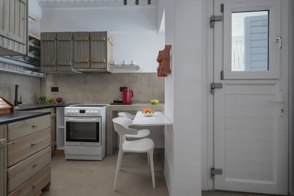 Side Sea view apartment with balcony | Private kitchen | Coffee/tea maker, highchair