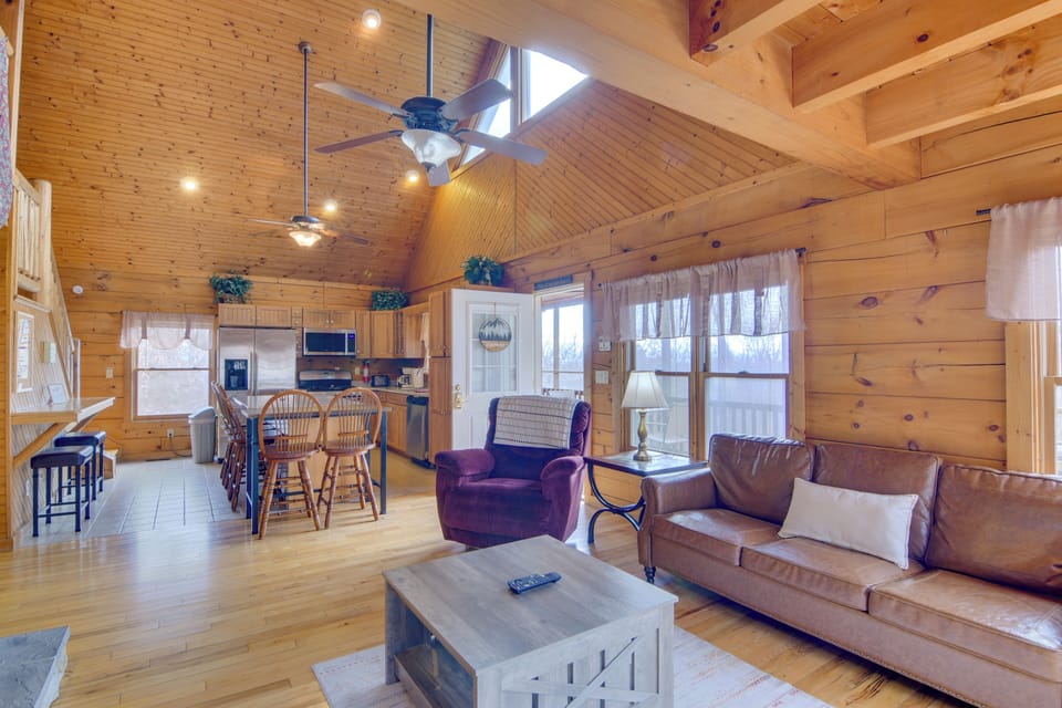 House (5 Bedrooms) | Interior