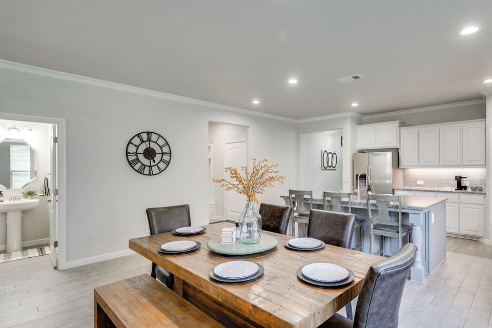 House (6 Bedrooms) | Interior