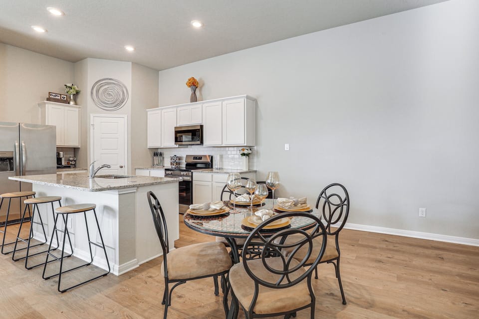 House (3 Bedrooms) | Interior