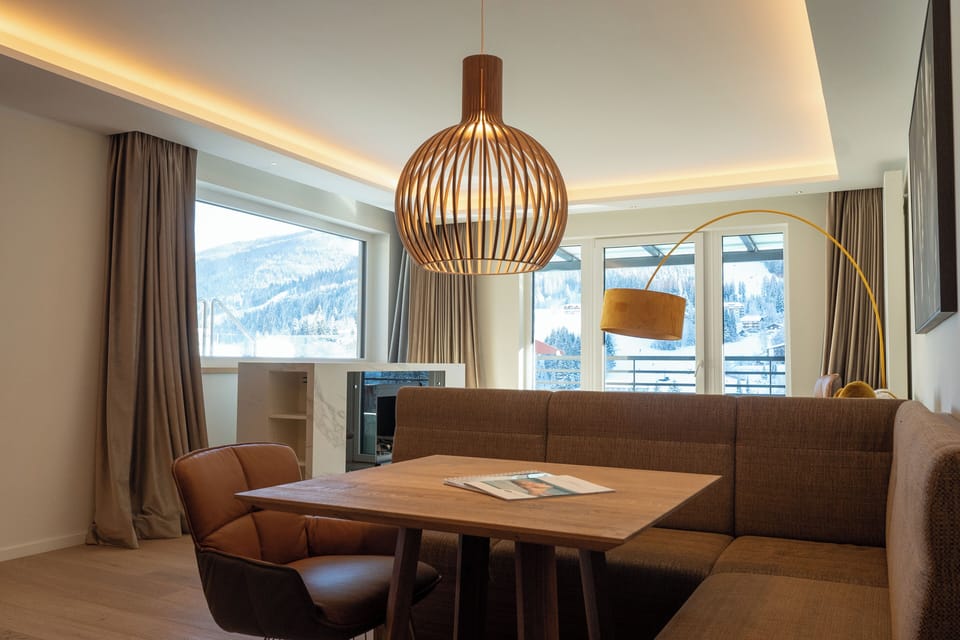 Executive Suite | In-room safe, blackout drapes, free WiFi, bed sheets