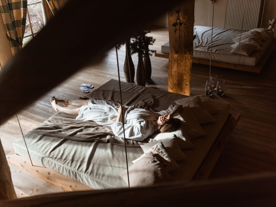 Couples treatment rooms, sauna, hot tub, steam room, hot springs