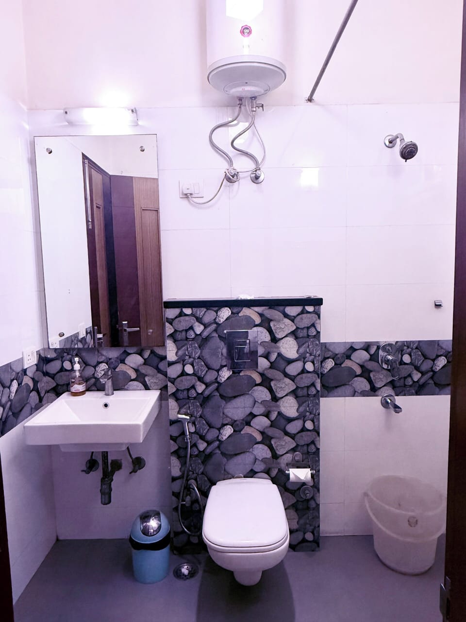 Deluxe Room, Balcony, City View | Bathroom