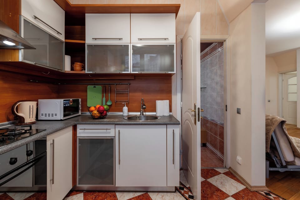 Comfort Apartment, Balcony, Courtyard View | Private kitchen | Electric kettle