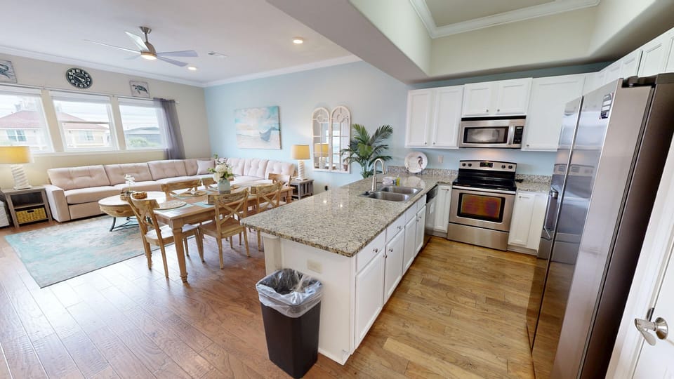 Condo, 3 Bedrooms | Interior