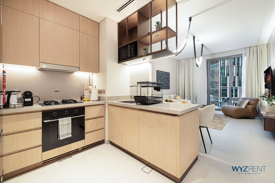 Luxury Apartment, Canal View | Private kitchen | Full-size fridge, microwave, oven, stovetop