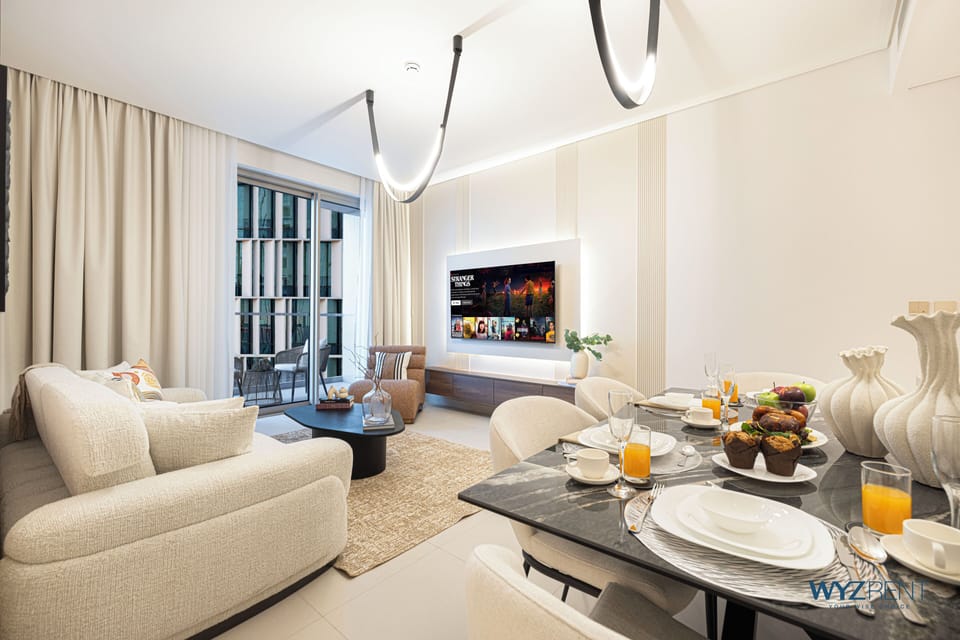 Luxury Apartment, Canal View | Living area | 55-inch Smart TV with satellite channels, Netflix, streaming services