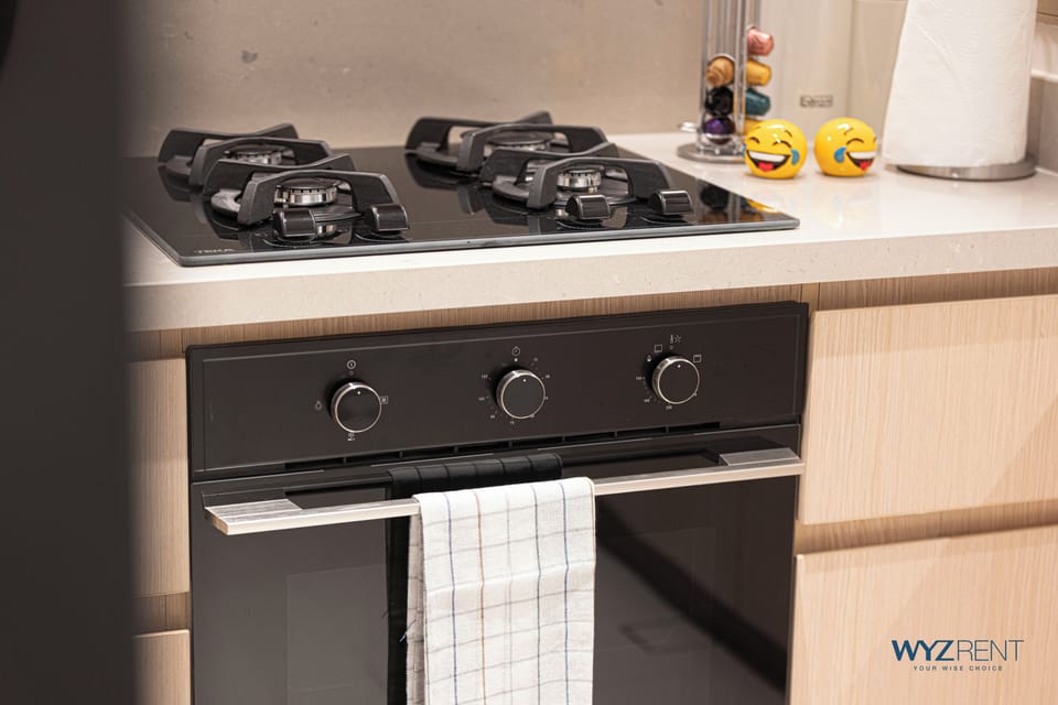 Luxury Apartment, Canal View | Private kitchen | Full-size fridge, microwave, oven, stovetop