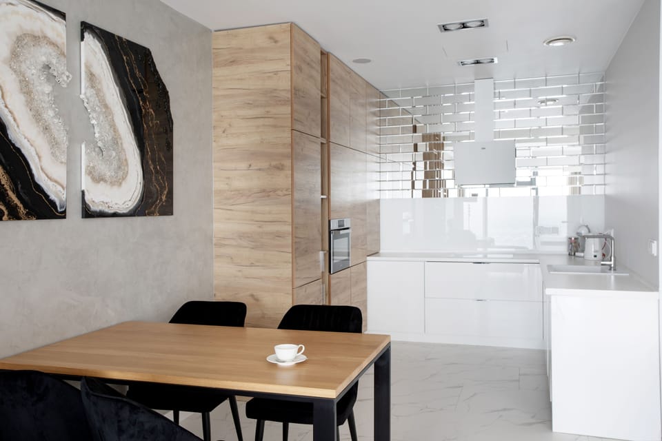 Deluxe Suite with Jetted Tub | In-room dining