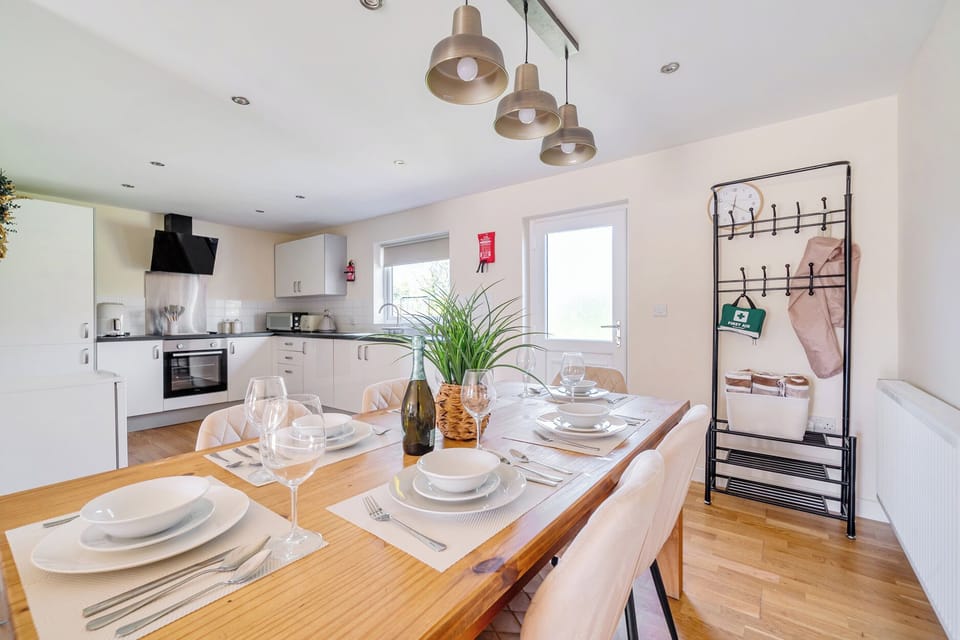 Cottage | Dining