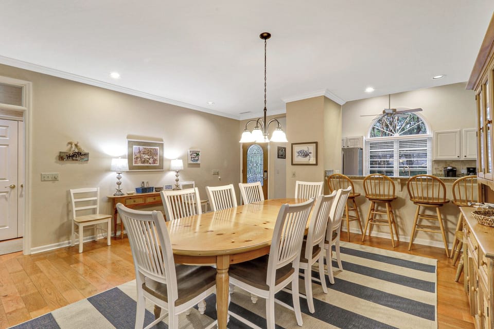4 East Garrison | Dining area w/ seating for 8 - 4 East Garrison | Dining area w/ seating for 8