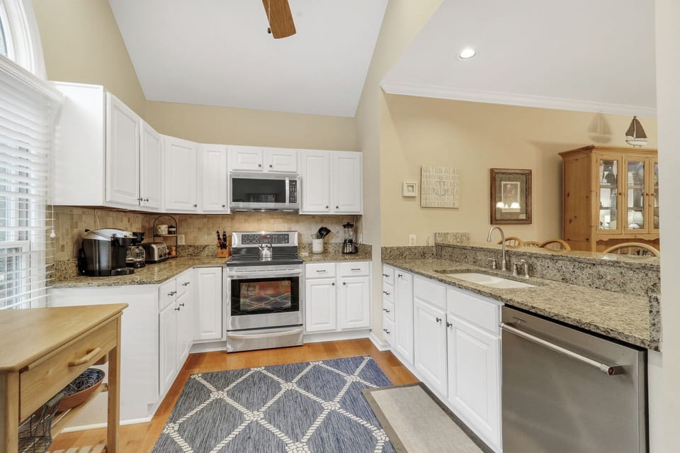 4 East Garrison | Kitchen w/ stainless steel appliances