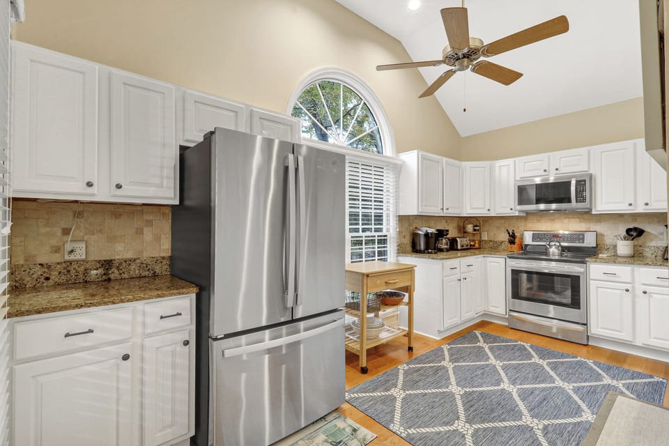 4 East Garrison | Kitchen w/ stainless steel appliances - 4 East Garrison | Kitchen w/ stainless steel appliances