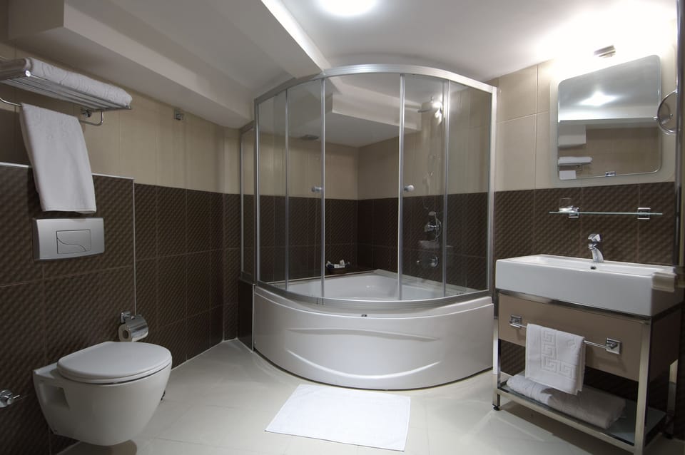 Suite, Jetted Tub | Bathroom | Free toiletries, hair dryer, bathrobes, slippers