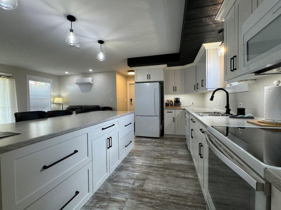 Large Open Fully-Stocked Kitchen