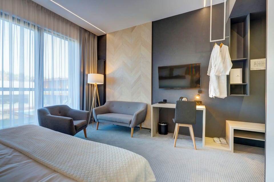 Superior Room | Desk, WiFi (free), bed sheets