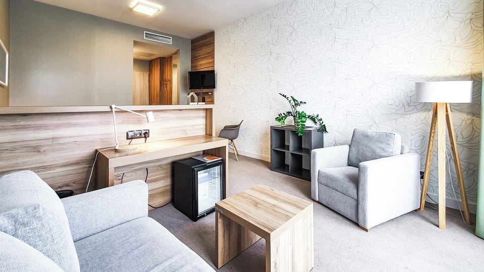 Desk, WiFi (free), bed sheets