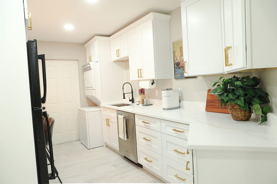 Full kitchen