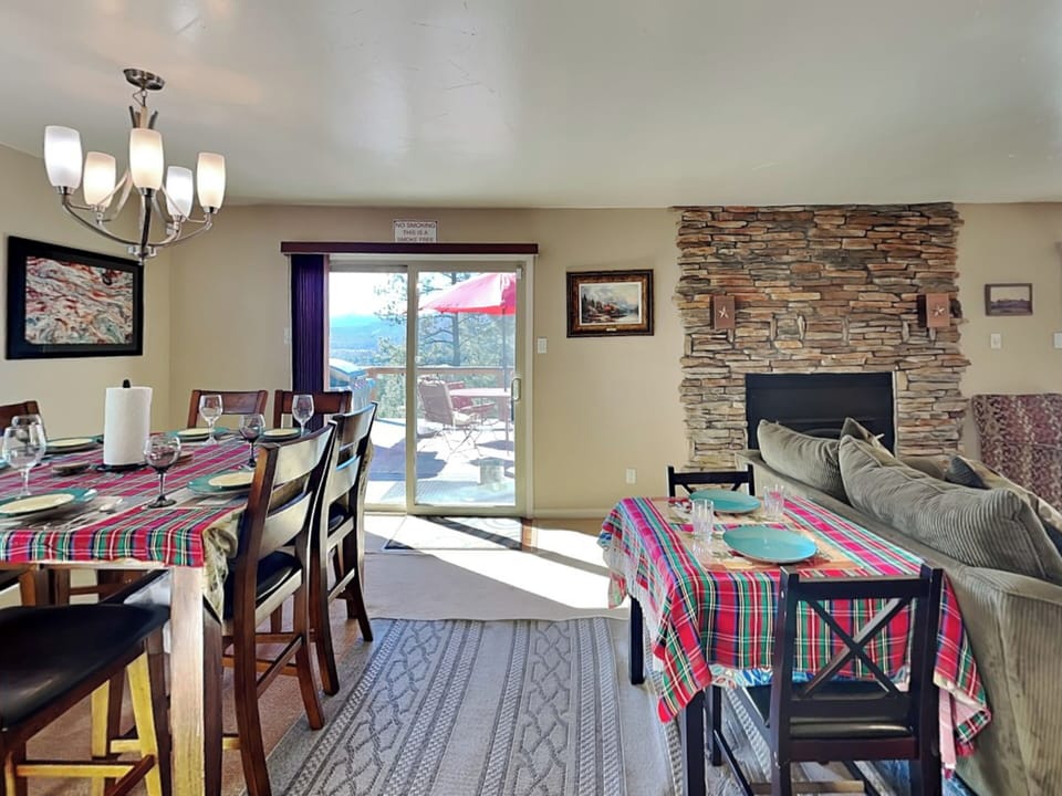 Dining - Additional Kids Table - Third Floor