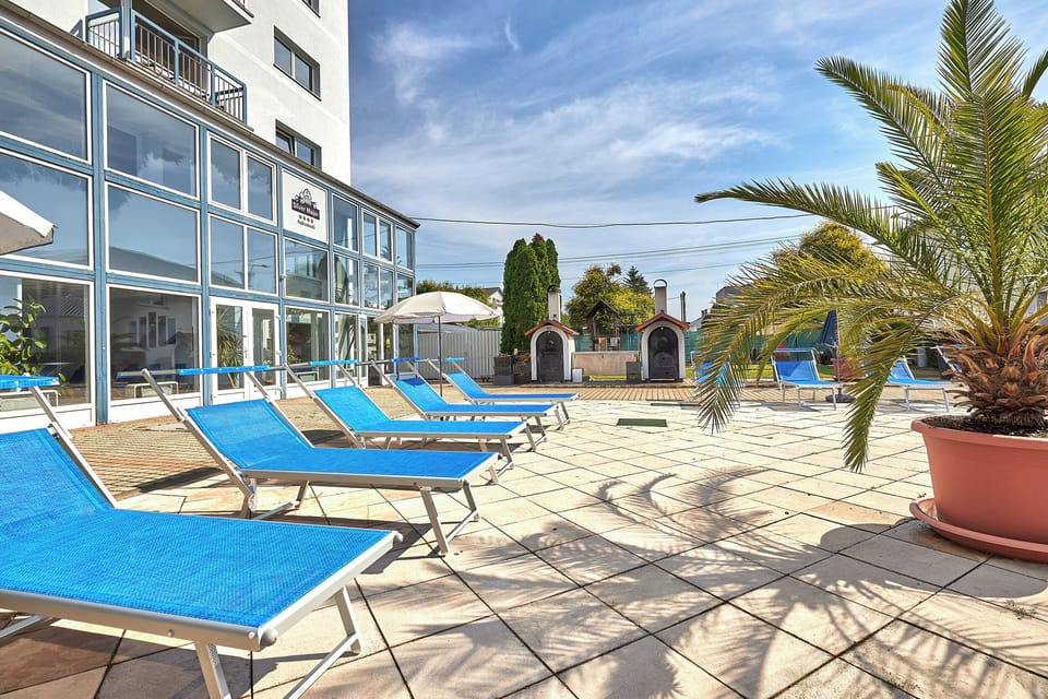 Sundeck