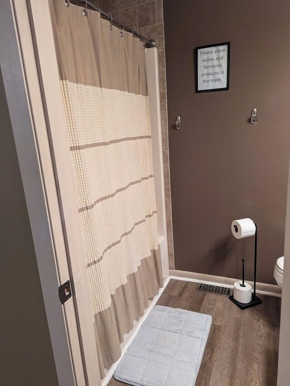 Main house master bathroom with a clean shower and tub combo, offering comfort and convenience for your stay.