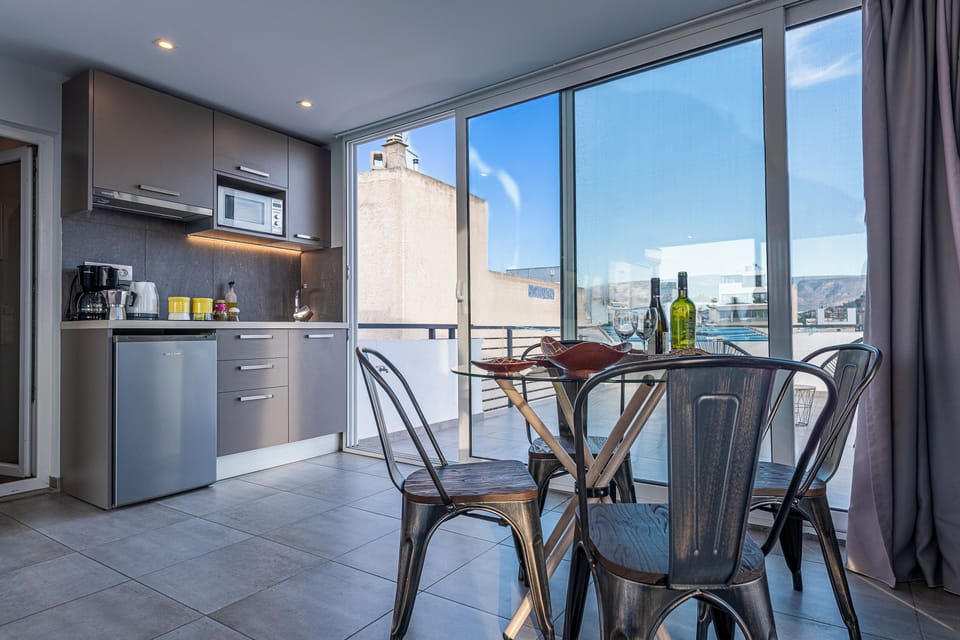 Apartment, 1 Bedroom, Balcony, City View | Interior