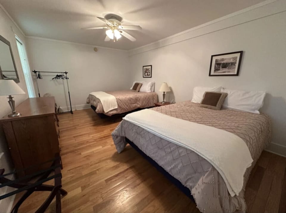 Bedroom, 2 Queen Beds