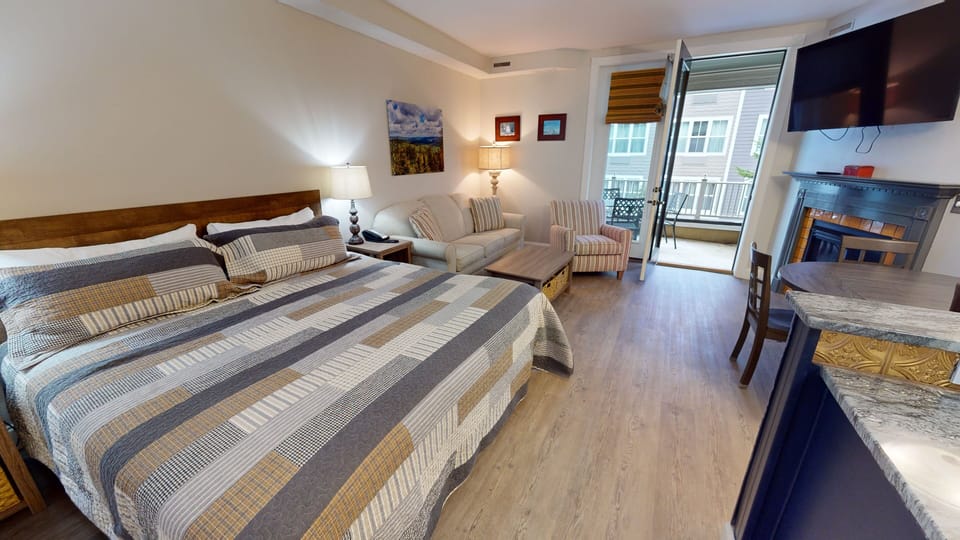 Floor, Flooring, Screen, Indoors, Lamp