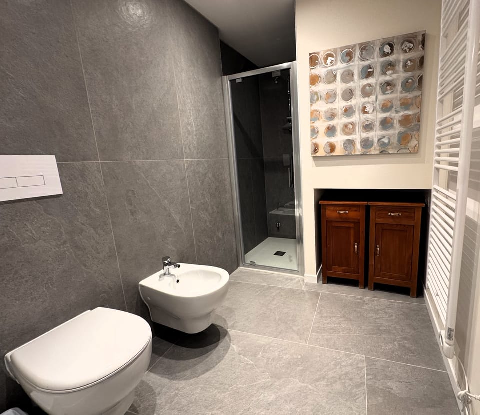 Luxury Double Room, Garden View | Bathroom | Shower, hair dryer, slippers, towels