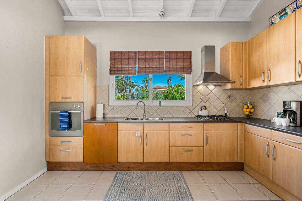 Large kitchen with everything you need