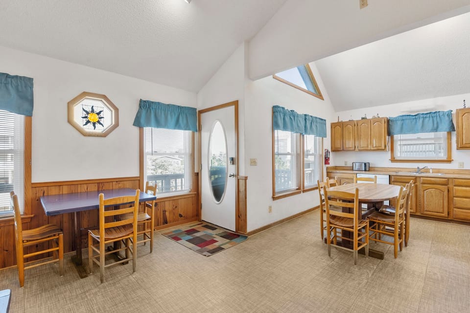 HISA14: Sunny Daze | Mid Level Dining Area