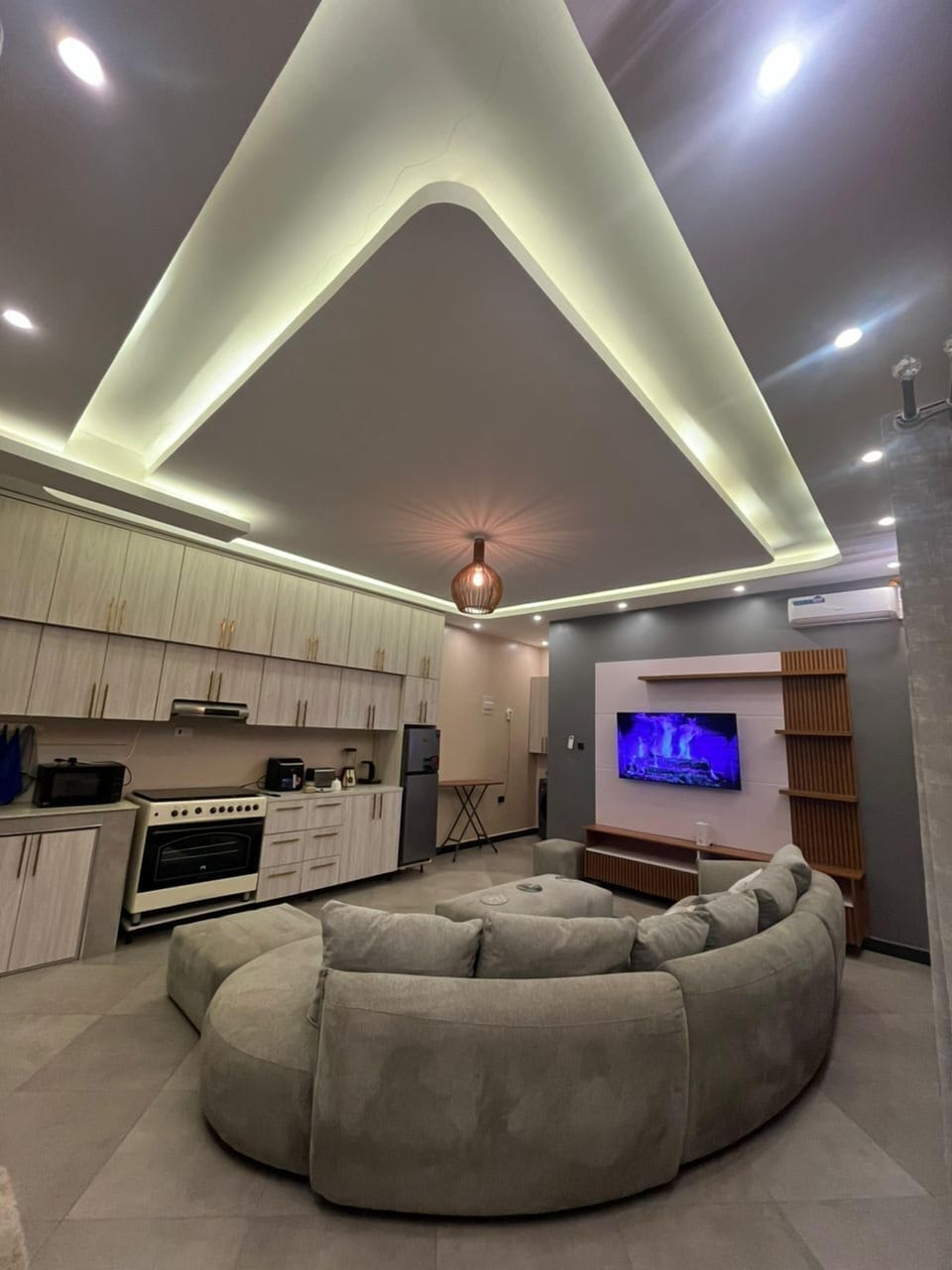 Comfort Apartment, Balcony, City View | Living area