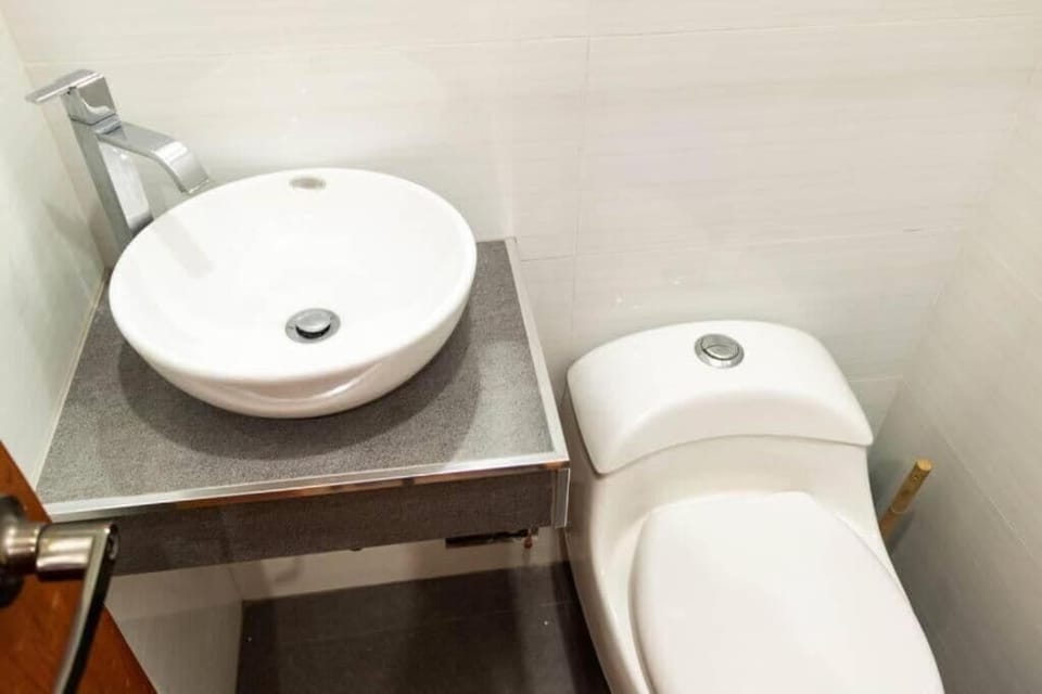 Basic Single Room | Bathroom | Towels, toilet paper