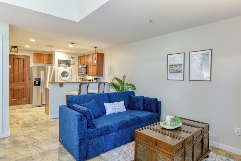 Sitting area to Kitchen & Entry