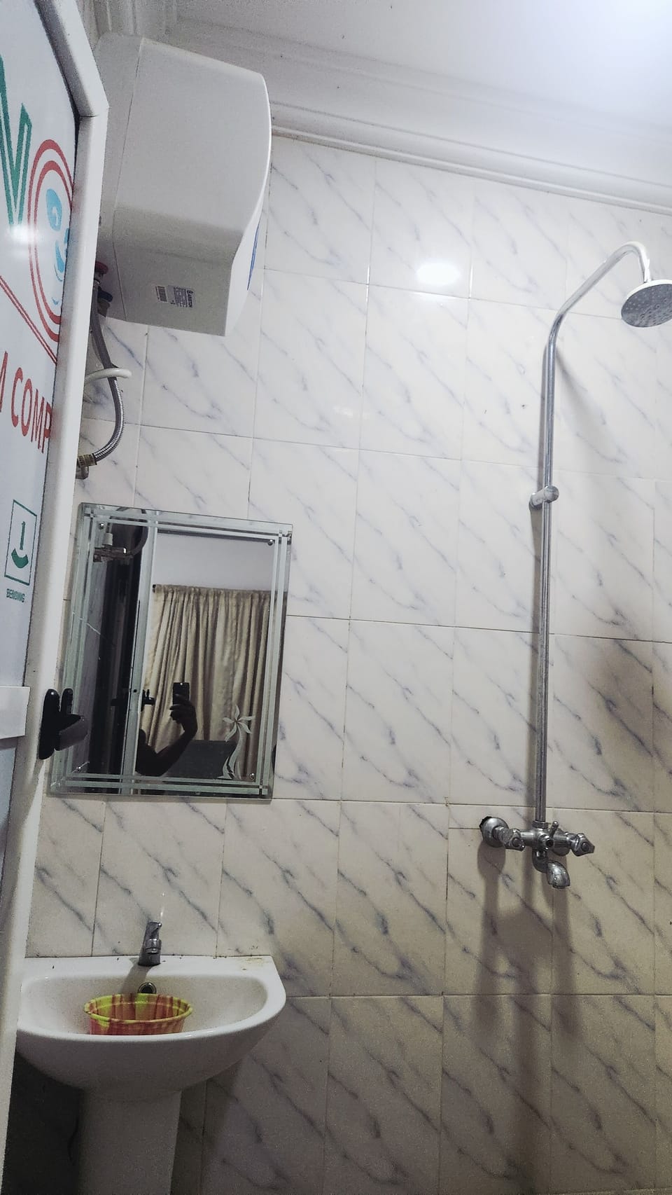 Family Apartment | Bathroom | Shower, towels, soap, toilet paper