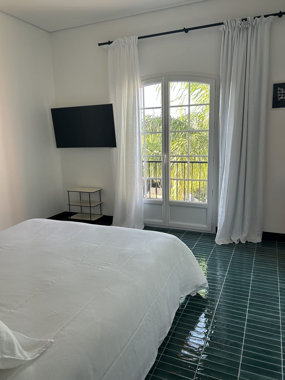 Executive Suite, Ensuite | Minibar, in-room safe, blackout drapes, soundproofing