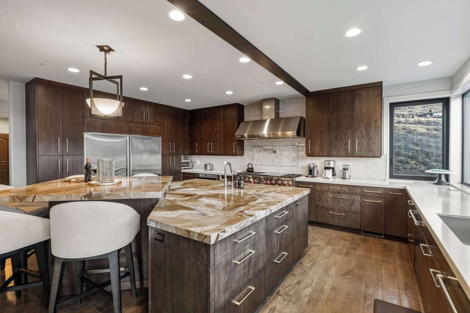 Full equipped open chefs kitchen with high end appliances