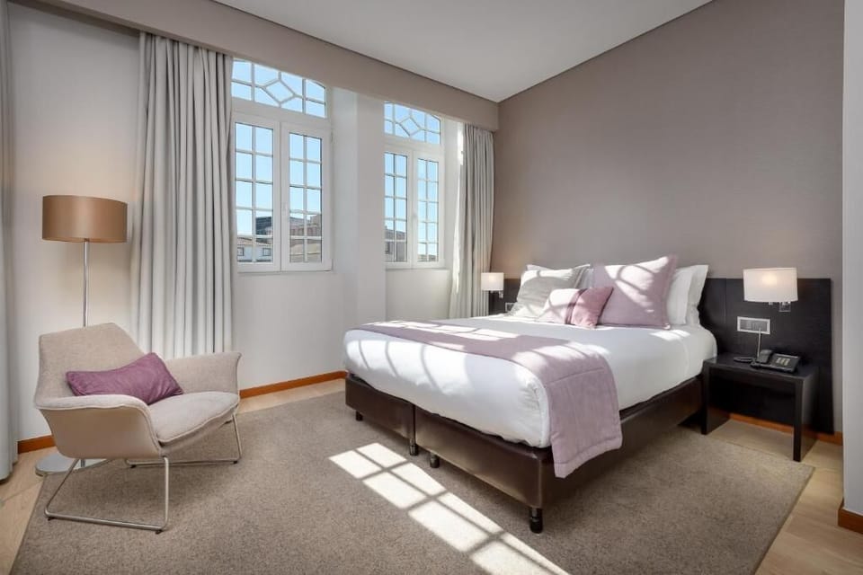 Deluxe Double or Twin Room, Canal View | Desk, free WiFi, bed sheets, wheelchair access