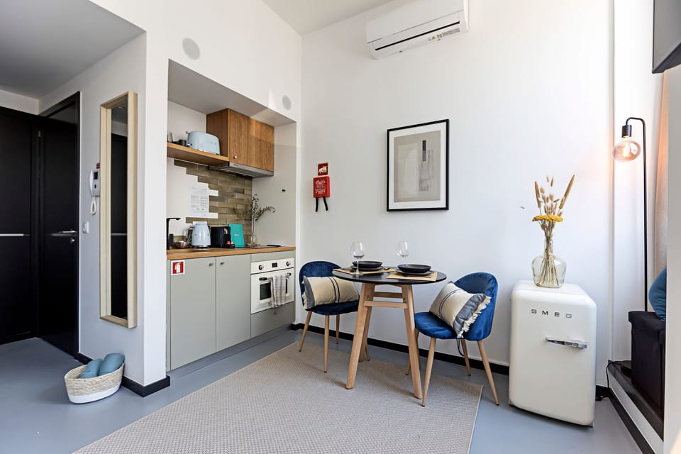 Studio | In-room dining