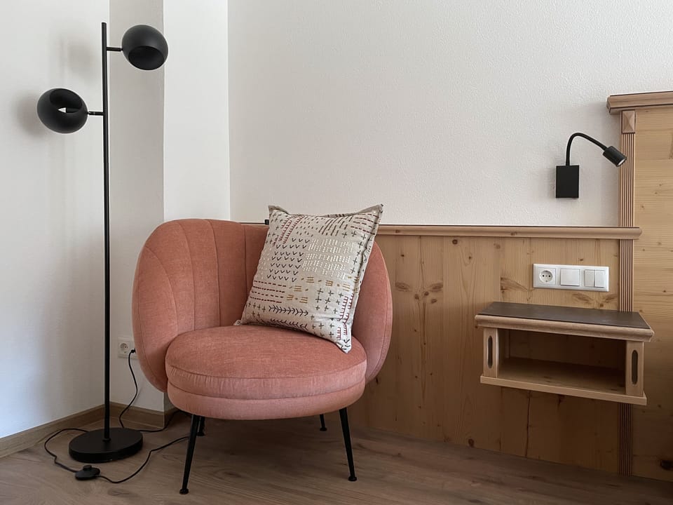 Junior Suite | Hypo-allergenic bedding, in-room safe, individually decorated