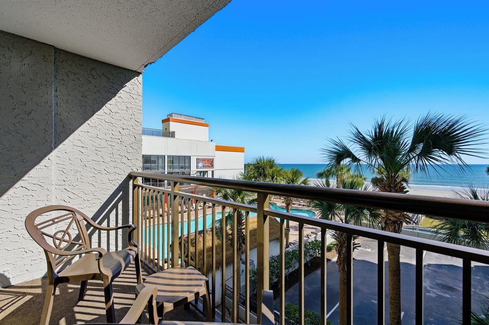 Grande Cayman 357 balcony