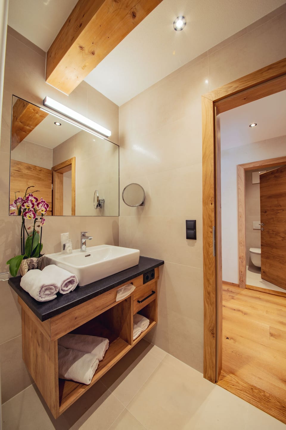 Deluxe Room | Bathroom sink