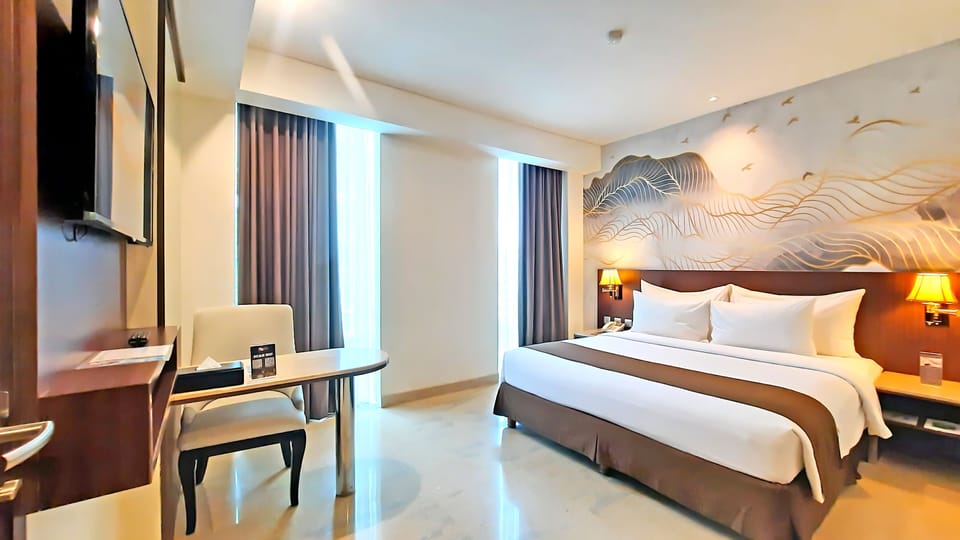 Business Room | In-room safe, desk, iron/ironing board (on request), WiFi (free)