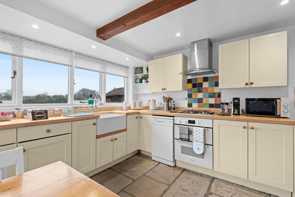 Country-style kitchen with colourful splashback
