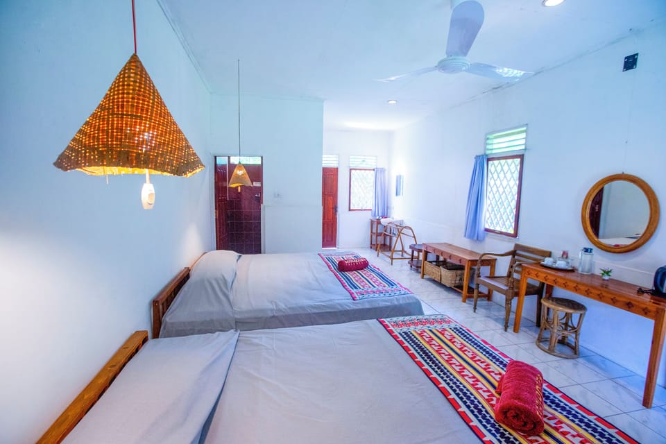 Standard Room, 1 Double or 2 Twin Beds | Desk