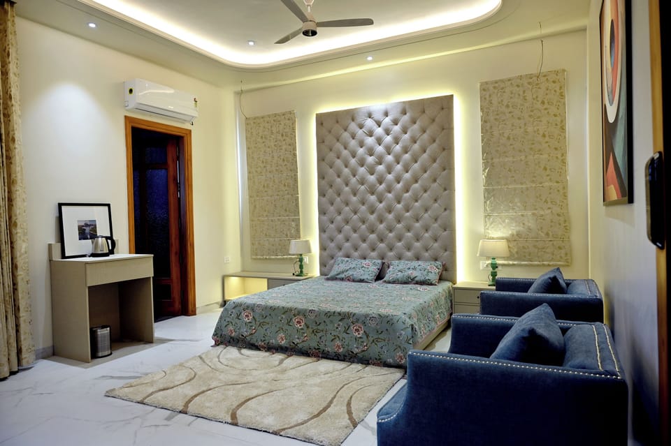 Minibar, desk, iron/ironing board (on request), WiFi (free)